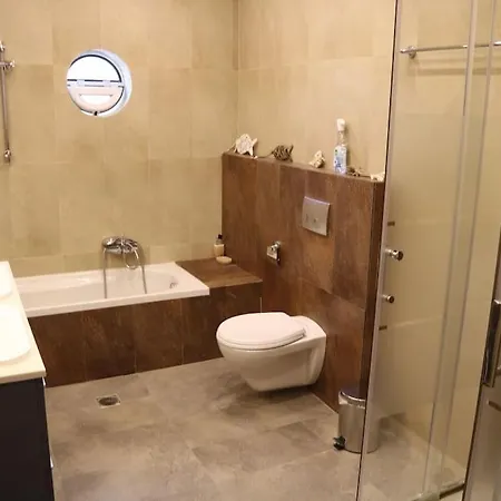 Limni Villa Vouliagmeni Lake