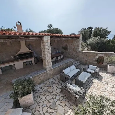 Villa Limni *